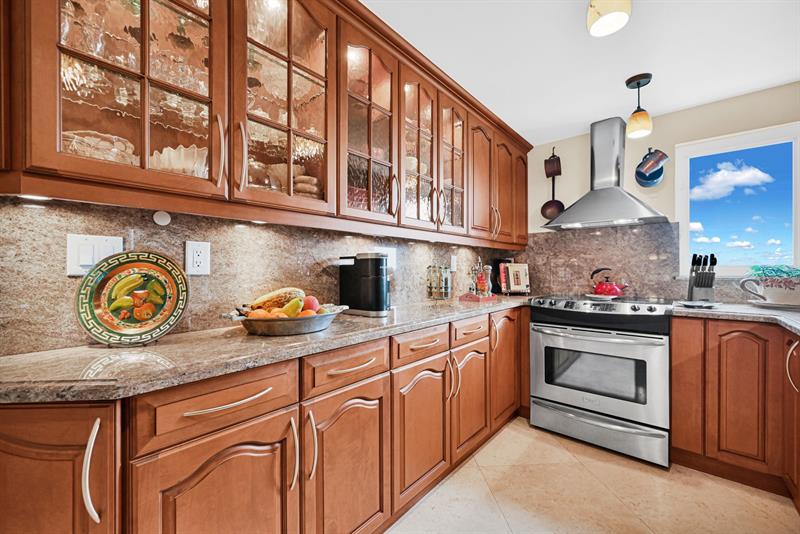 Image 20 of 49 For 3301 Ocean Blvd