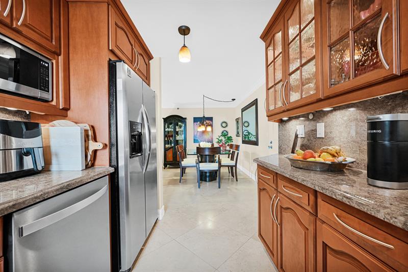 Image 22 of 49 For 3301 Ocean Blvd