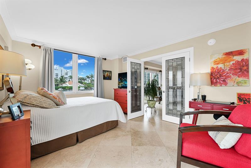 Image 38 of 49 For 3301 Ocean Blvd