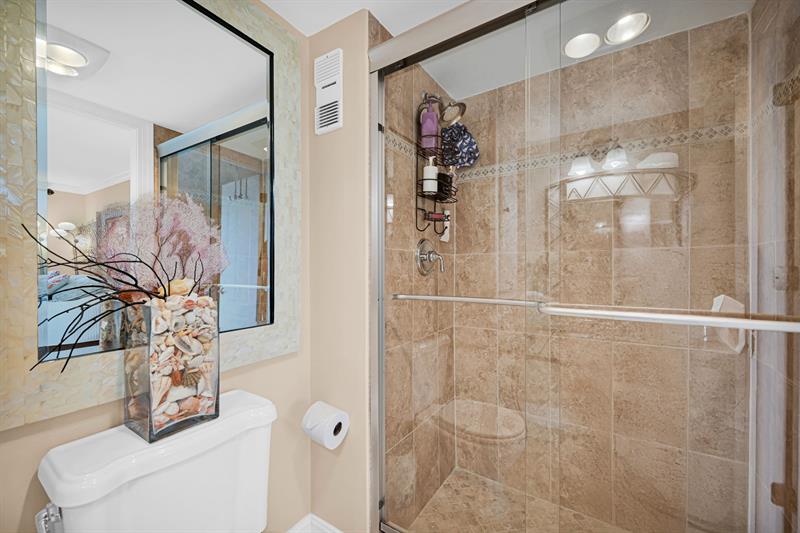 Image 42 of 49 For 3301 Ocean Blvd