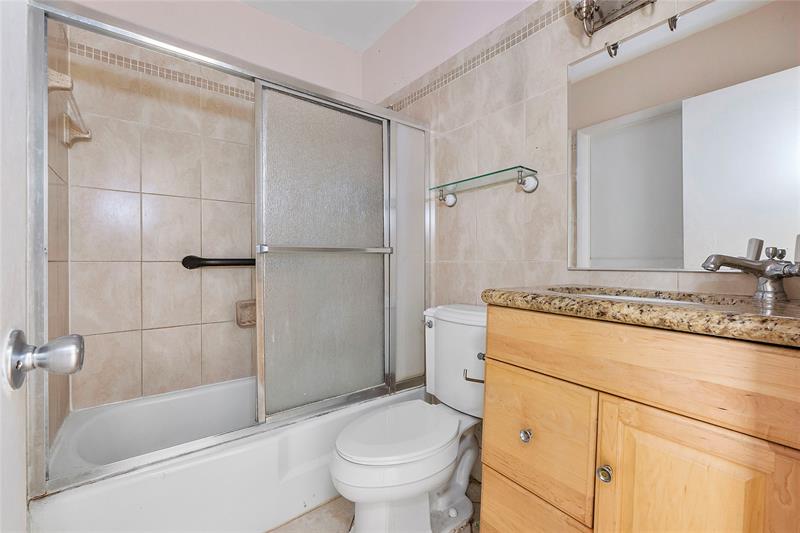 Image 9 of 11 For 4050 12th Ter  39-2