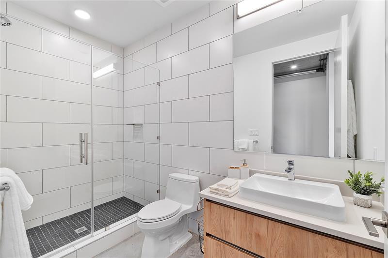 Image 5 of 10 For 401 1st Ave  202