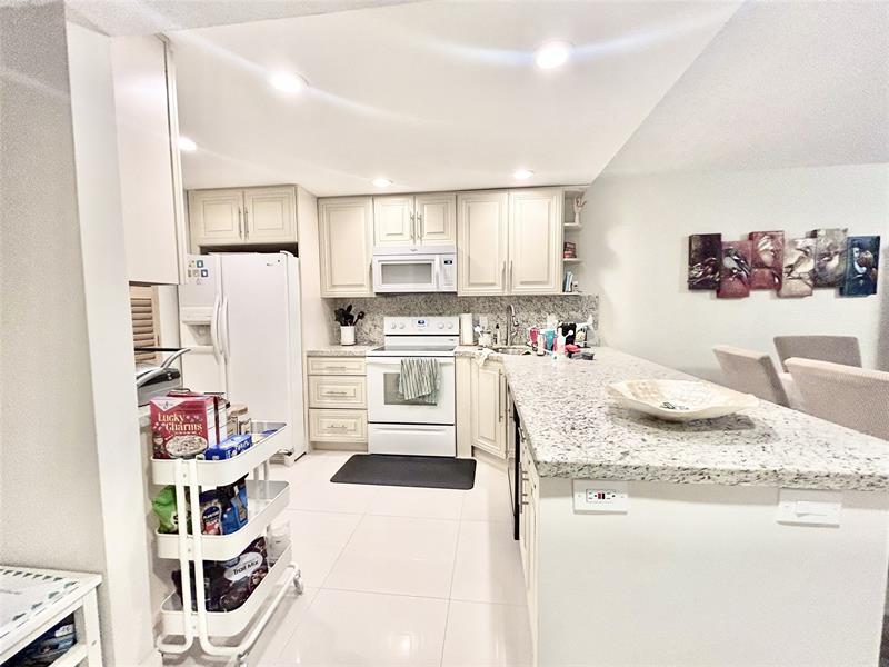 Details for 3800 Oaks Clubhouse Dr  311, Pompano Beach, FL 33069