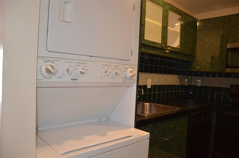 Image 15 of 27 For 6307 Bay Club Dr  3