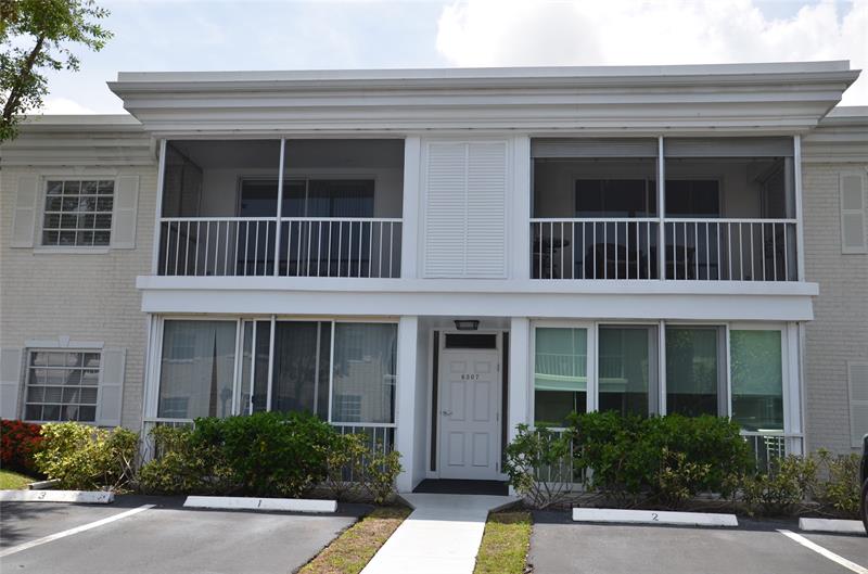 Image 4 of 27 For 6307 Bay Club Dr  3