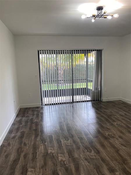 Image 11 of 18 For 228 Lakeside Cir  228