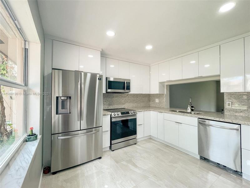 Image 7 of 18 For 228 Lakeside Cir  228