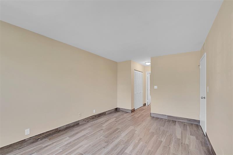 Image 19 of 44 For 3002 5th Ter 102-b