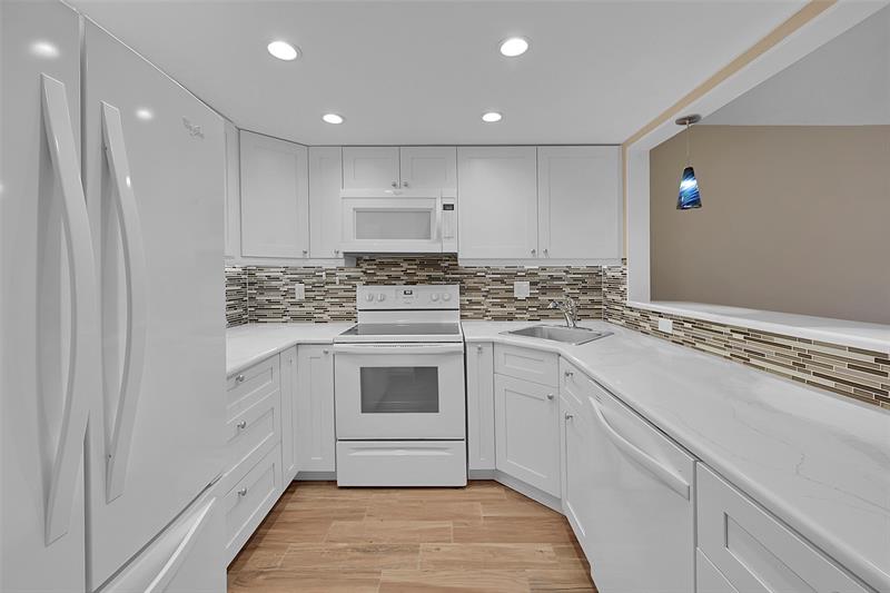 Image 4 of 44 For 3002 5th Ter 102-b