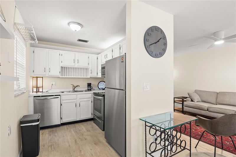 Image 8 of 34 For 85 Crooked Tree Ln  203