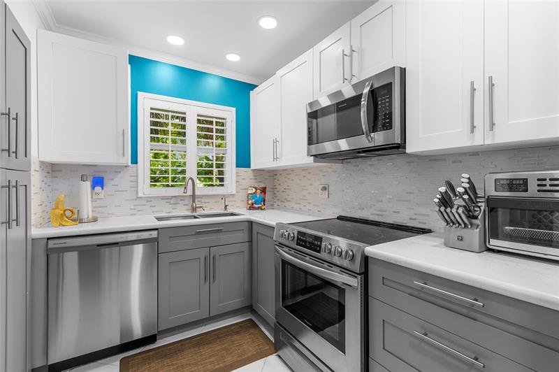 Image 7 of 22 For 1775 Andrews Sq  210w