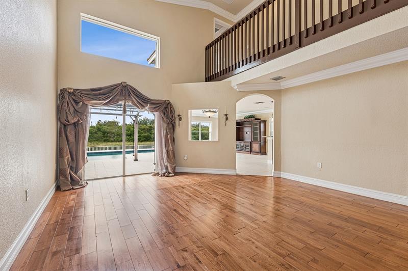 Image 3 of 18 For 2755 165th Av