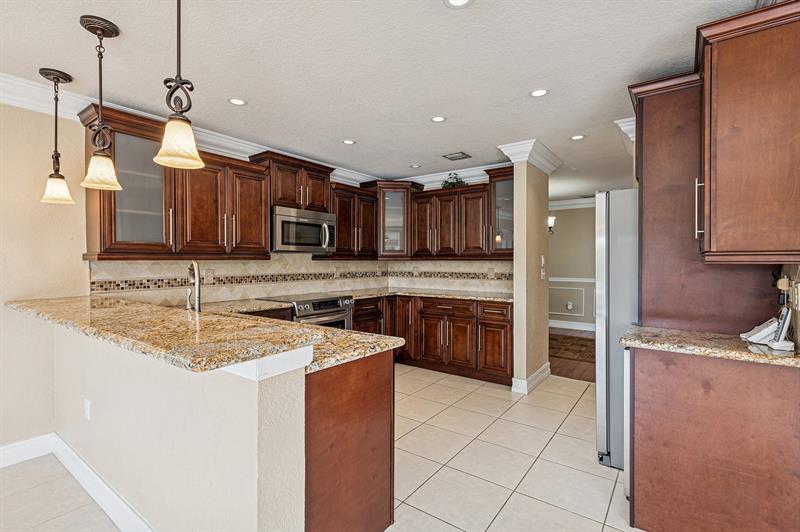 Image 6 of 18 For 2755 165th Av