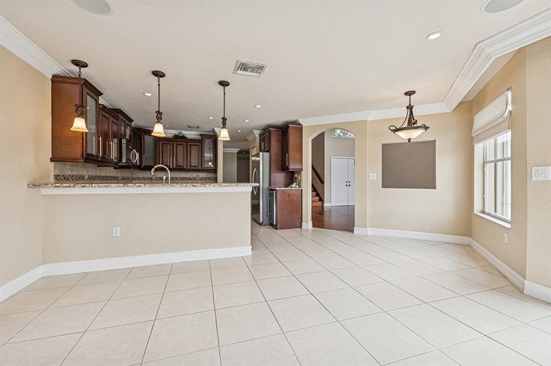 Image 8 of 18 For 2755 165th Av