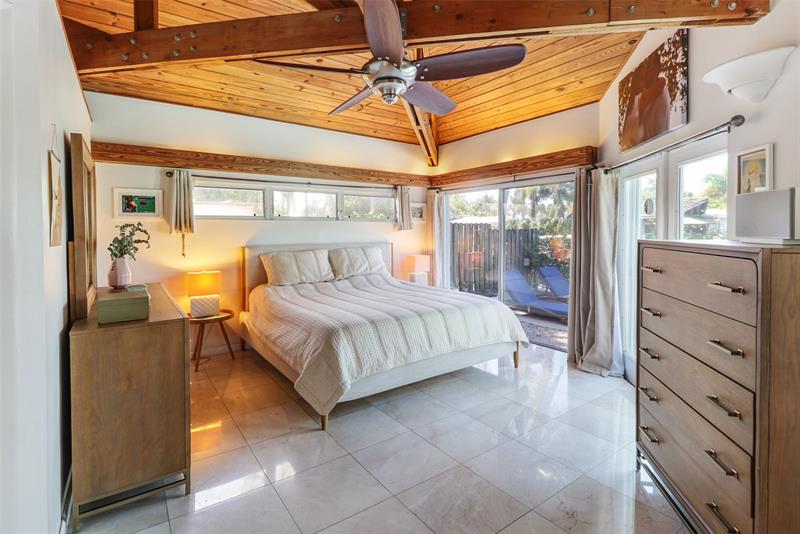 Image 17 of 57 For 2625 Gulfstream Ln