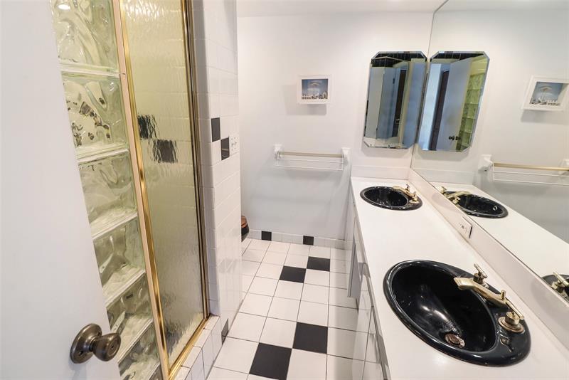 Image 22 of 57 For 2625 Gulfstream Ln