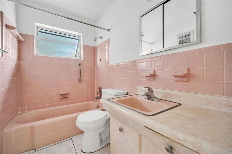 Image 13 of 14 For 2241 Monroe St  7