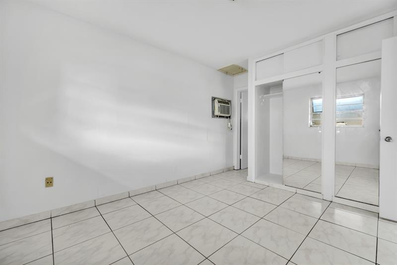 Image 14 of 14 For 2241 Monroe St  7