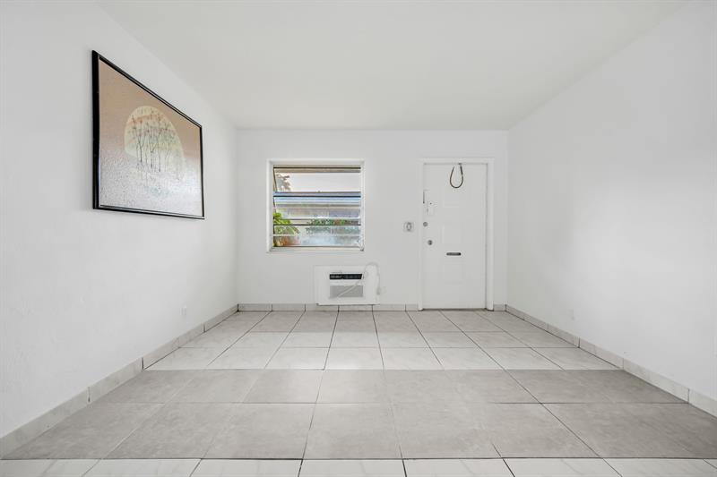 Image 8 of 14 For 2241 Monroe St  7