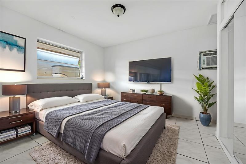 Image 9 of 14 For 2241 Monroe St  7