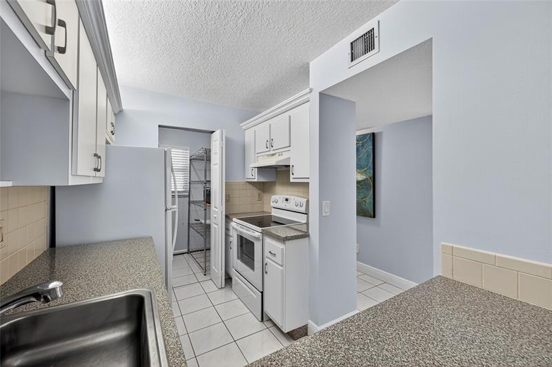 Image 18 of 39 For 2920 8th Ter  103