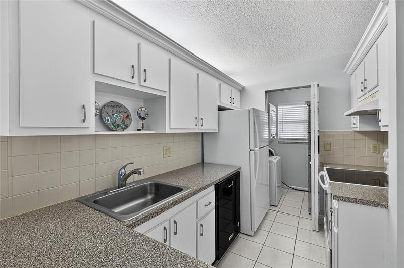 Image 19 of 39 For 2920 8th Ter  103