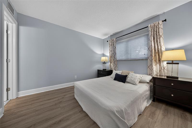 Image 23 of 39 For 2920 8th Ter  103