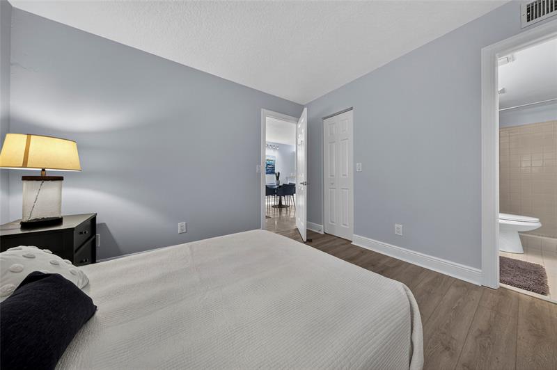 Image 24 of 39 For 2920 8th Ter  103