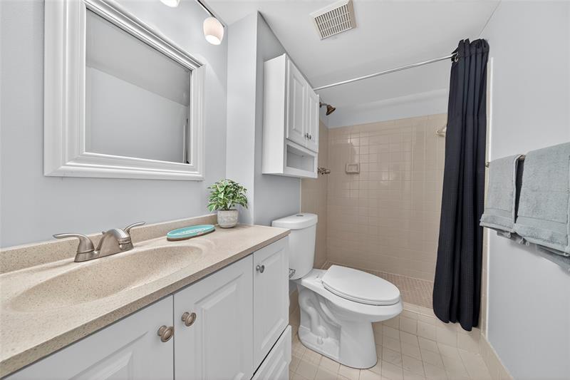 Image 25 of 39 For 2920 8th Ter  103