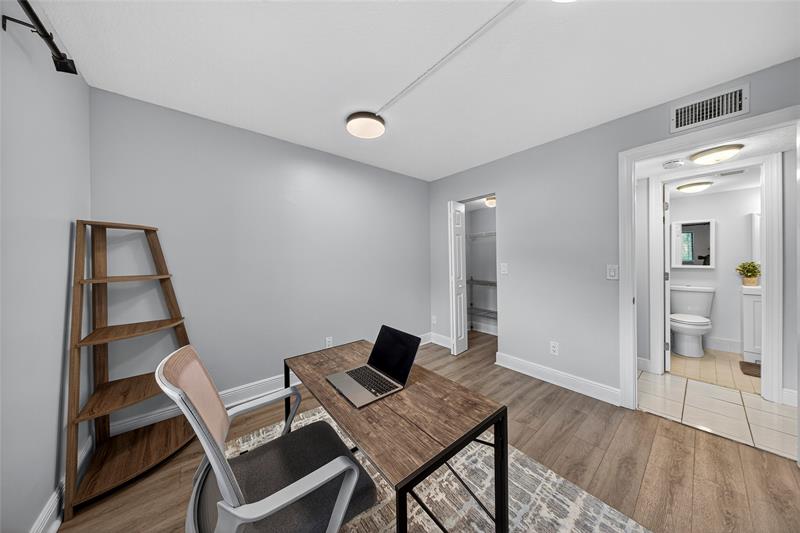 Image 27 of 39 For 2920 8th Ter  103