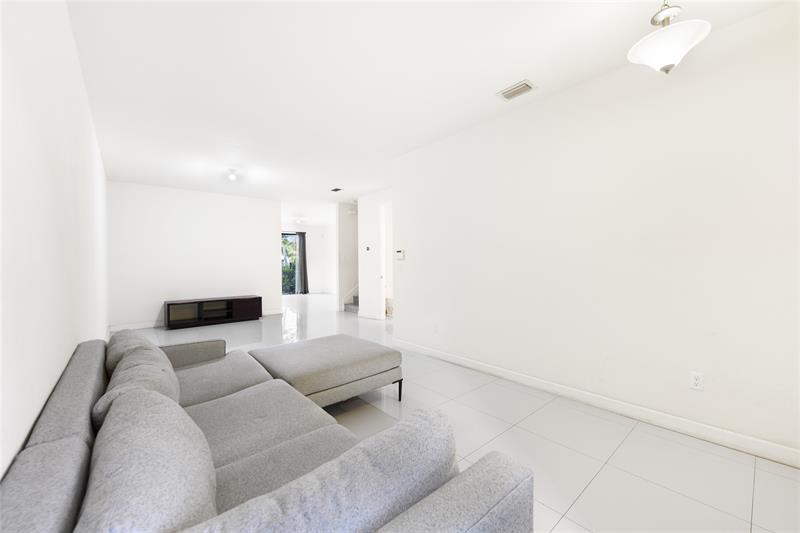 Image 10 of 33 For 4033 Devenshire Ct  4033