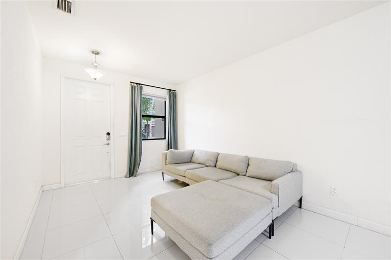 Image 11 of 33 For 4033 Devenshire Ct  4033