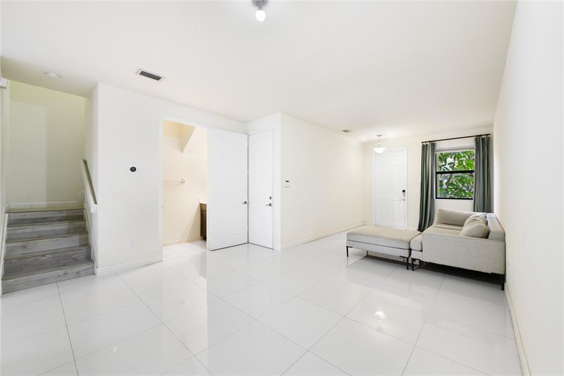 Image 13 of 33 For 4033 Devenshire Ct  4033