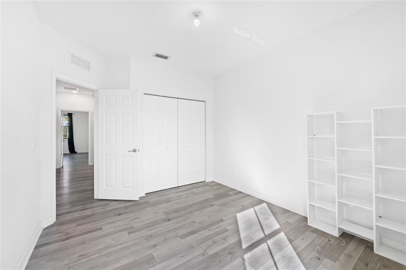 Image 16 of 33 For 4033 Devenshire Ct  4033