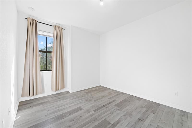 Image 18 of 33 For 4033 Devenshire Ct  4033