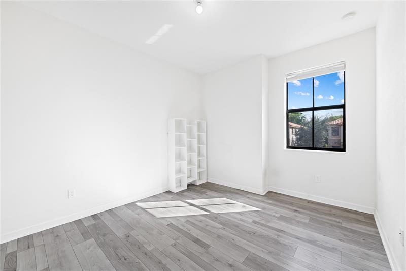 Image 20 of 33 For 4033 Devenshire Ct  4033