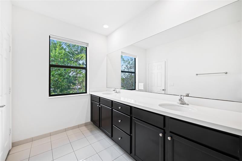 Image 22 of 33 For 4033 Devenshire Ct  4033