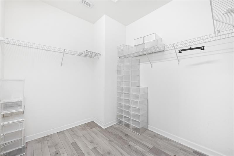 Image 26 of 33 For 4033 Devenshire Ct  4033