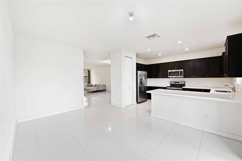 Image 8 of 33 For 4033 Devenshire Ct  4033