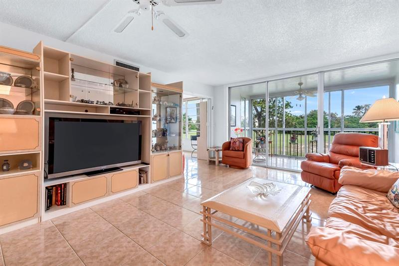 Image 16 of 33 For 2951 Palm Aire Dr  202