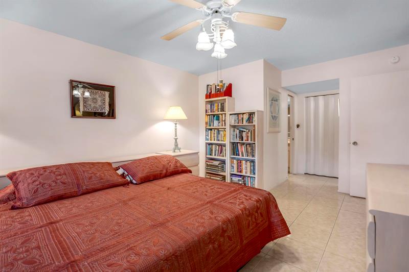 Image 22 of 33 For 2951 Palm Aire Dr  202