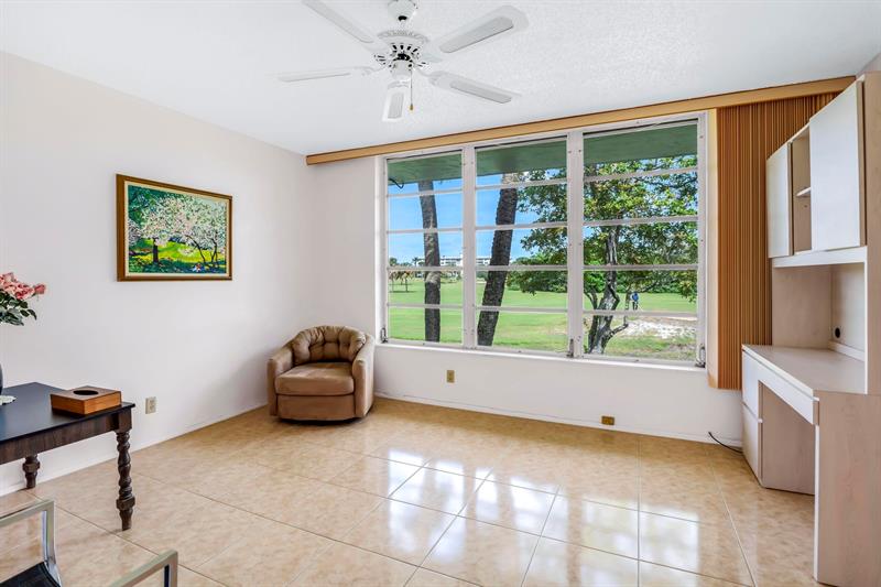 Image 23 of 33 For 2951 Palm Aire Dr  202