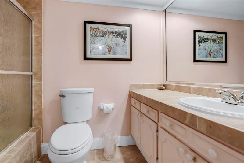 Image 27 of 33 For 2951 Palm Aire Dr  202