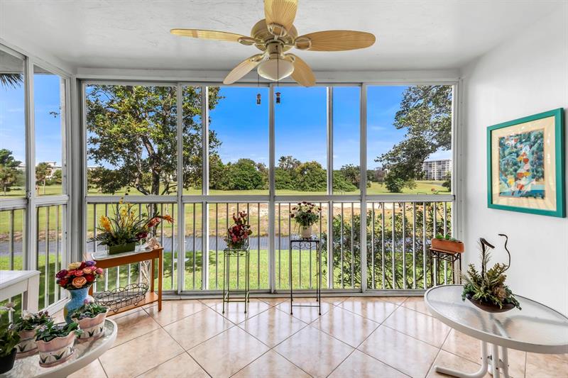 Image 29 of 33 For 2951 Palm Aire Dr  202