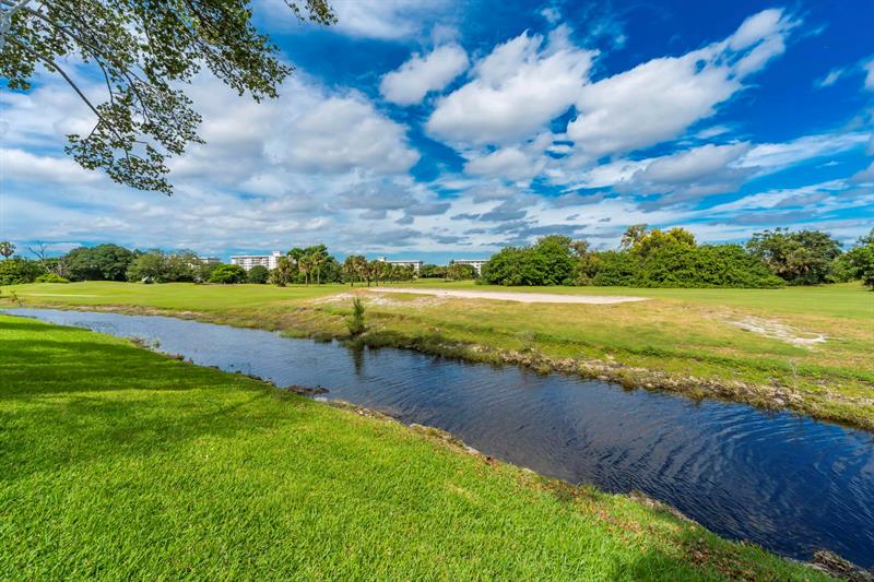 Image 3 of 33 For 2951 Palm Aire Dr  202