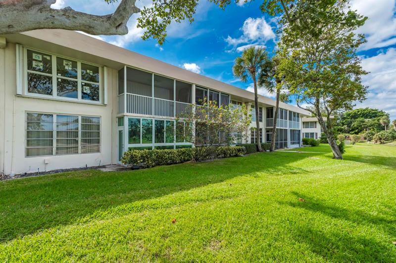 Image 31 of 33 For 2951 Palm Aire Dr  202