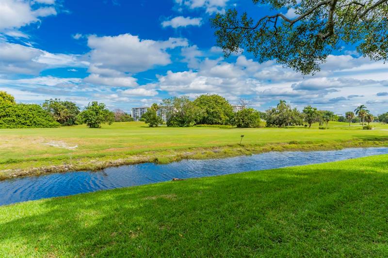 Image 32 of 33 For 2951 Palm Aire Dr  202