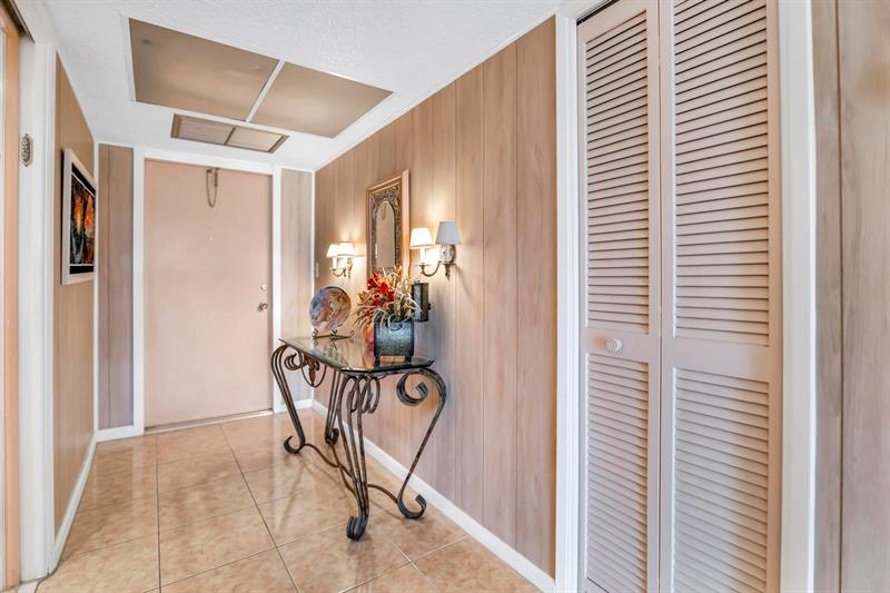 Image 9 of 33 For 2951 Palm Aire Dr  202