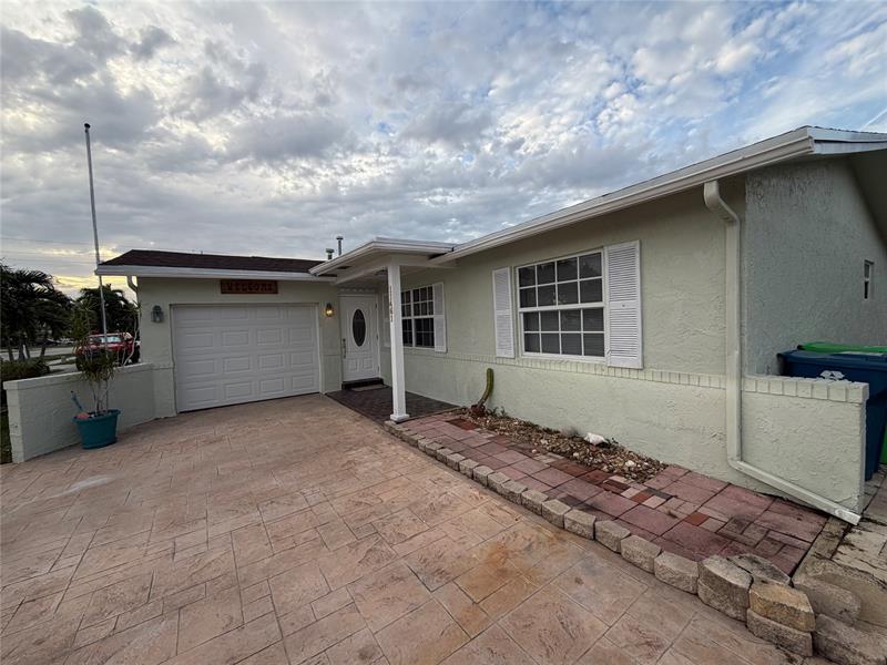 Image 4 of 26 For 11461 31st Pl