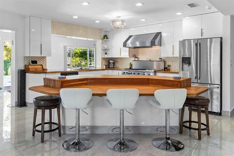 Image 19 of 82 For 19885 22nd Ave